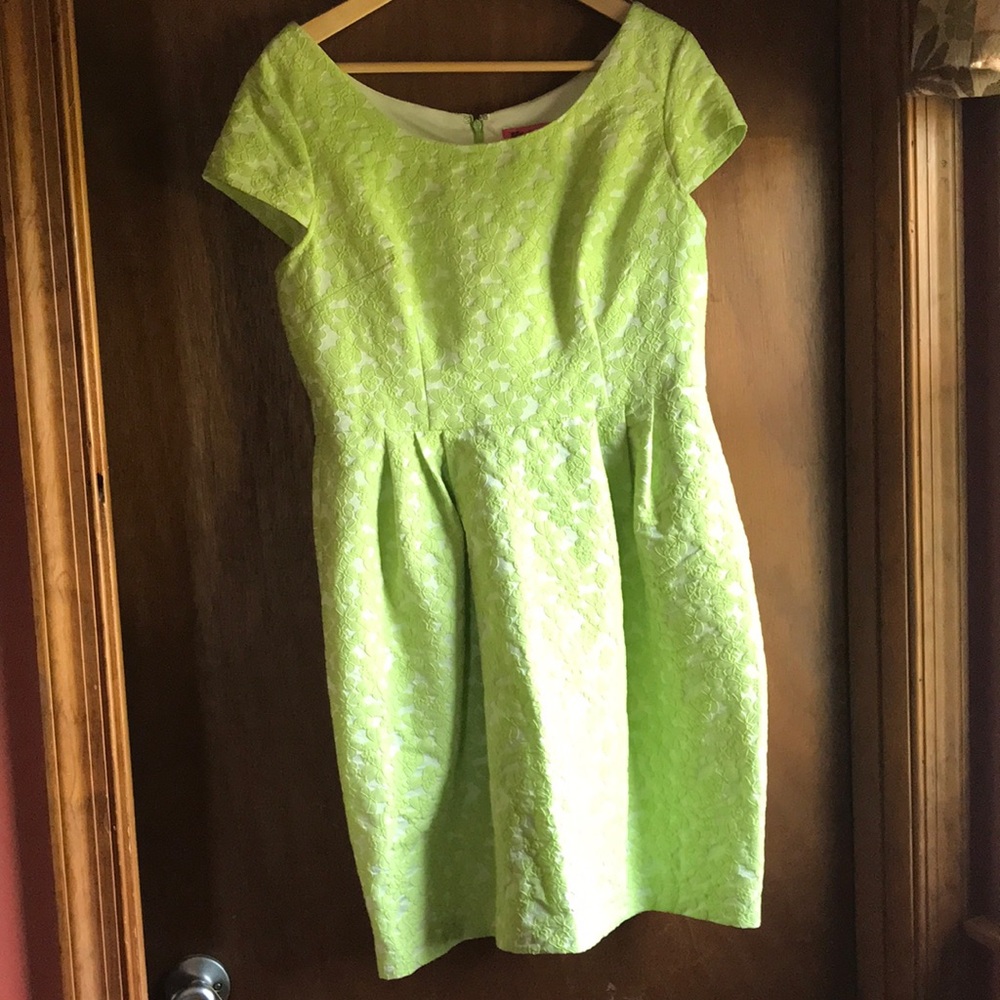 Betsey Johnson size 12 lime green and white cap sleeve dress with pockets